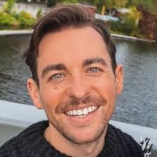 ian helms 🐒 (@ianhelms)