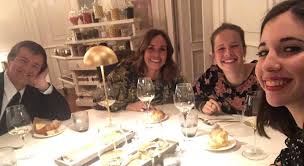 Sposati dal 1° ottobre 1995, la coppia ha appena festeggiato 25 anni di matrimonio, le nozze d'argento. Coronavirus Giorgio Gori Fa Rientrare Le Figlie Dalla Gran Bretagna A Bergamo Sono Piu Al Sicuro Il Mattino It