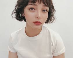 垢抜け感とこなれ感が欲しいなら 軽めのボブが一番 hair 毛先パーマ ショートヘア 女の子 丸顔 ヘアスタイル