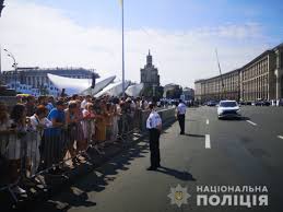 Експрезидента петра порошенка невідомі облили зеленкою в центрі києва. Sbg2j3y5wzeium