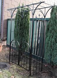 Arche Jardin Moderne Avec Portillon Cielterre Commerce Arche Jardin Jardin Moderne Jardins