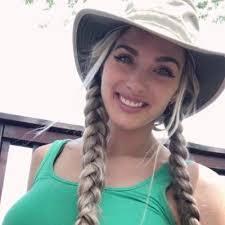 Linda Bouknight's Instagram, Twitter & Facebook