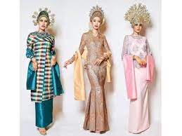 Pakaian tradisional di gorontalo bias digunakan untuk acara perkawinan. Busana Elegan Ratu Sehari