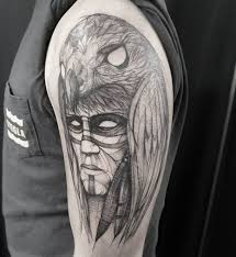 The tattoos would be done by using sharpened rock or bone to carve the tattoo into the skin and then they would use natural dyes that were usually made from various plants and sometimes even soot to fill the tattoo with color. Native American Tattoos Animal Spirits Arrows Feathers 2021 Guide Tattoo Stylist