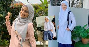 Malaysian actress who became a household name with. Ni Baru Sesuai Umur 19 Tahun Jadi Pelajar Sekolah Ummi Nazeera Cvri Perhatia Netizen Himpunan Lawak Kita