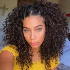 I Have Another Cute Hairstyle Video Coming For You Guys Its Super Cute Easy And Quick Comme Curly Hair Styles Easy Quick Curly Hairstyles Curly Hair Styles