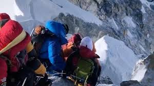 Ab einer höhe von 7000 metern. Elf Tote Am Berg Kann Das Sterben Am Everest Aufhoren Keine Chance Welt