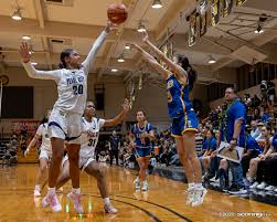 Pearl City pulls away from Kaiser late to claim OIA D2 hoops crown