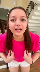 Leona dipuji netizen, cepat kurus dan makin cantik- "Kaki dia tu lawa!"