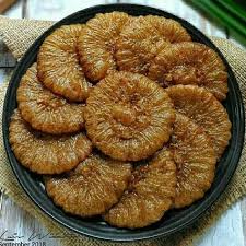 Sejenis kue lapis terdiri dari + 5 lapisan. Pin Di Cucur