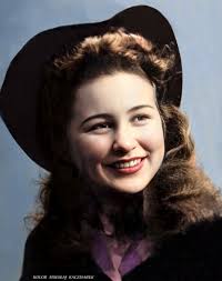 Dziewczyny czasu wojny" 🇵🇱Barbara Julita Klingenberg ps. "Wróbelek"-  łączniczka z Powstania Warszawskiego. Uczennica Gimnazjum im. J.  Statkowskiej. Poległa podczas bombardowania na ul. Kruczej 15 pod gruzami  budynku. Miała 16 lat..💔 Pochowana na