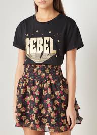 Перевод слова rebel, американское и британское произношение, транскрипция, словосочетания, однокоренные слова, примеры использования. Colourful Rebel Rebel T Shirt Met Frontprint Zwart De Bijenkorf