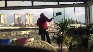 Pvc pencere profillerimizi beyaz bir bezin üzerine sıvı veya içerisinde katı partiküllerin bulunmadığı ve sıvı bir krem veya deterjanı beyaz bir bezin. Katlanir Cam Balkon Sistemleri Http Www Alocambalkon Com By Seref Yuksel