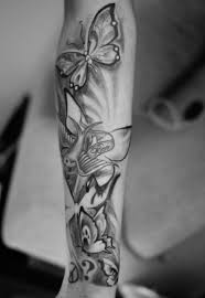 Tattoo richtig entfernen und narben vermeiden. Tattoos Am Unterarm Hinderlich Fur Job Mode Aussehen Tattoo