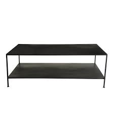 La table basse est composée d'une structure en bois de manguier finition grisée dont la face avant et arrière dévoilent un bel espace de rangement. Table Basse Rectangulaire Metal Noir Double Plateau Liverpool Tables Basses Pier Import