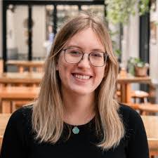 Nicole Wainscott's Instagram, Twitter & Facebook