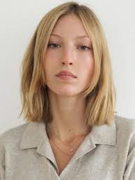 Ella Richards's Instagram, Twitter & Facebook