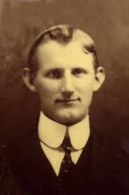 Charles Mifflin's Instagram, Twitter & Facebook