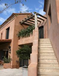 The villa has 2 amazing bedrooms. Paisajismo Aire Ricardo Pereyra Iraola Tuscanstyle House Exterior Spanish Style Homes House Designs Exterior