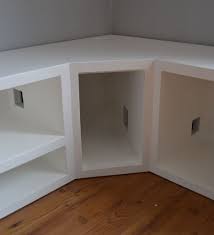 niche de stockage de cables et multiprise meuble tv angle meuble tv en coin meuble d angle