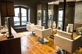 Notre enseigne est la rencontre d'un professionnel de la coiffure et d'un spécialiste du mobilier contemporain. Habillez Les Murs De Votre Salon De Coiffure Biblond Pour Les Coiffeurs