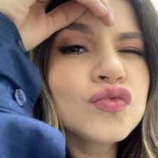 Amanda Bohrer's Instagram, Twitter & Facebook