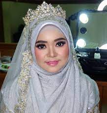 Inspirasi makna sesungguhnya sunda sigerdi tradisi sunda. Sanggar Tiara Salon Weddingnewnormal Pengantin Sunda Siger Syar I Tanpacukuralis Mua Attires By Sanggartiarasalon Catering Wedding Package By Rahmandiricatering Sanggar Tiara Salon Ready For New Normal Wedding Akad