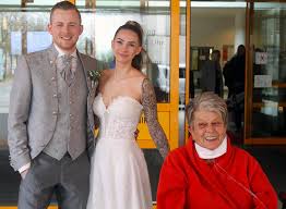 Zwar lag dem gericht ein brief bei, doch trotz eines eindeutigen hinweises (lieber tim, als koch bist du wie. Bild Zu Hochzeit Im Krankenhaus Nicht Ohne Die Oma Bild 1 Von 1 Faz