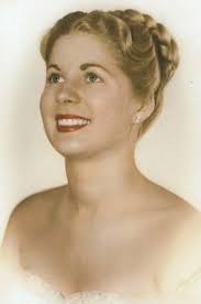 Carolyn Mcwhirter's Instagram, Twitter & Facebook