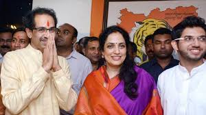 Uddhav thackeray, along with his family, has reached the banks of sarayu river for 'sarayu aarti'. Mumbai Two Independent Corporators Join Sena