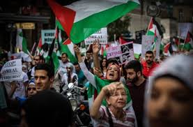 Von den 180 demonstranten gingen sprechchöre mit antisemitischen inhalten aus. Free Palastina Demo In Stuttgart Rund 2000 Teilnehmer Protestieren Gegen Israel Stuttgart Stuttgarter Zeitung
