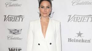 Sophia bush has many faces; Ruhrende Worte Sophia Bush Trauert Um Ihren Geliebten Hund Promiflash De
