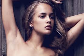 Photo of fashion model Ester Evans