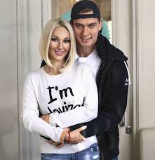 Вплоть до 2018 года лера кудрявцева предпочитала не рассказывать о своем старшем сыне и не 20 мая 2018 года у пары родился сын. Lera Kudryavceva Vsegda Pervoj Proshu Prosheniya U Muzha Starhit Ru