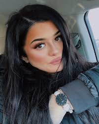8 Potret Wanita yang Disebut-sebut Netizen 'Kembaran' Kylie Jenner