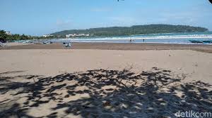 Pantai pangandaran, green canyon, pantai batu karas, pantai batu hiu, santirah, citumang pangandaran merupakan primadona wisata jawa barat terkenal dengan pantai yang indah. Gempa M 5 0 Wisatawan Sempat Berkumpul Di Tepi Pantai Pangandaran