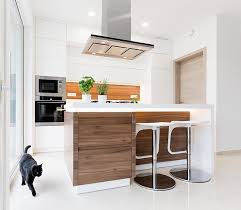Tra l'odore di un caffè fresco, gli aromi delle diverse erbe e dei dolci appena preparati, che odorano di cannella e zucchero, in cucina spesso viviamo i. Cucine Piccole Moderne 35 Soluzioni Funzionali E Tanta Ispirazione