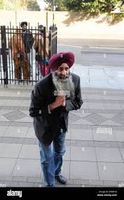 Mature sikh man in jeans hi-res stock photography and images - Alamy