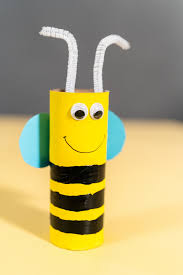 Kreatywne prace plastyczne dla dzieci: Wesoła Pszczółka z rolki