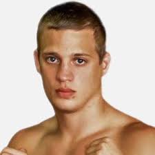 ▷ Danny Moore (0-3-0)