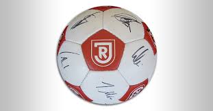 Jahn regensburg soccer offers livescore, results, standings and match details. Ssv Jahn Regensburg Ball Von Der Mannschaft Signiert