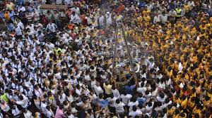 On the day younger girls and boys type human pyramids to interrupt open the dahi handi pots hung … Dahi Handi Organisers In Mumbai Cancel Celebrations Due To Covid 19