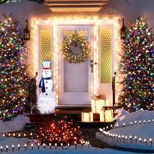 Outdoor christmas porch railing decorations. Tips For Hanging Outdoor Christmas Lights