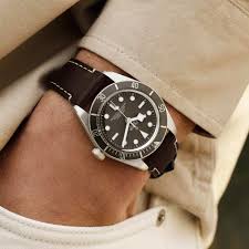 It's 43mm size, thick aged leather strap, and bronze materials project adventure, masculinity, and confidence. Tudor Black Bay Fifty Eight 925 Eine Neue Taucheruhr Komplett Aus 925er Silber