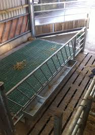 Kelebihan kandang lantai tanah adalah sebagai berikut. 8 Ide Kandang Kambing Kambing Kandang Permakultur