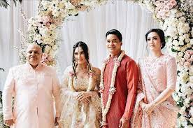 Angbeen rishi keturunan india (instagram angbeenrishi). Adly Fairuz Bertunangan Dengan Adat India Cantiknya Angbeen Rishi Saat Prosesi Berlangsung Semua Halaman Nova