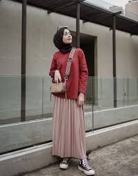 Model atasan brokat bawahan rok. 7 Tips Padu Padan Rok Plisket Warna Pink Salem Untuk Hijaber Tampil Kalem Womantalk