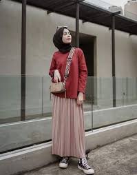 Atasan wanita bahan brukat super, halus. 7 Tips Padu Padan Rok Plisket Warna Pink Salem Untuk Hijaber Tampil Kalem Womantalk