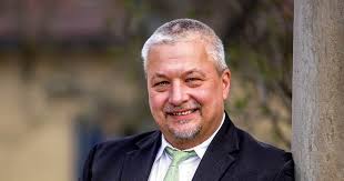 Doch noch ein zweiter Kandidat in Neulingen: Alexander Pohl tritt gegen  Bürgermeister Schmidt an