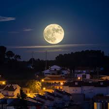Der zug (ankommen) heute um neun. Supermond Was Ist Ein Supermond Und Ist Er Wirklich So Gross Stern De